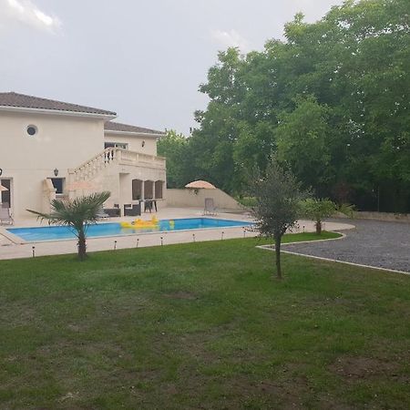 Bassens  Maison Calme Et Spacieuse מראה חיצוני תמונה