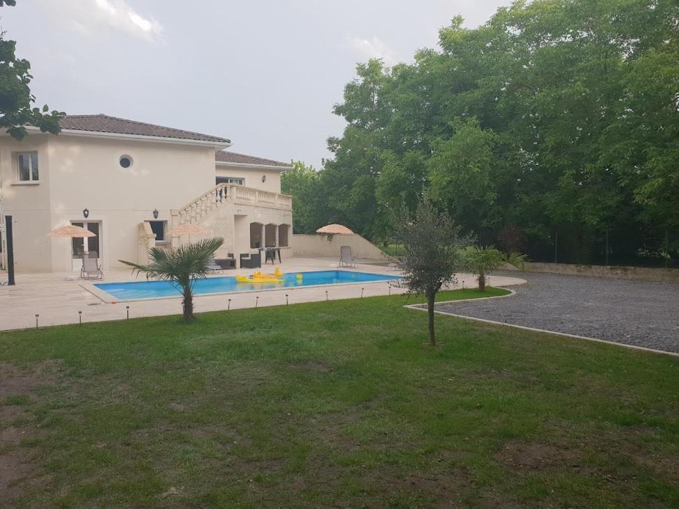 Bassens  Maison Calme Et Spacieuse מראה חיצוני תמונה