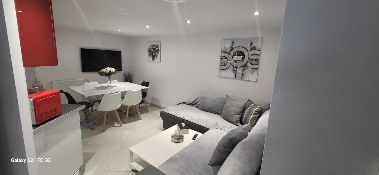 Bassens  Maison Calme Et Spacieuse מראה חיצוני תמונה
